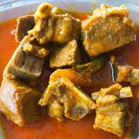Agneau mijoté en sauce curry parfumée